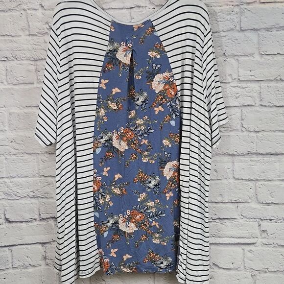 Cato 26/28 Plus Size White Striped Blue Floral Blouse Casual Knit Tee Summer Top - Picture 10 of 11